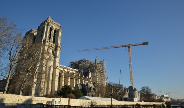 Publiek ontzag (bij de heropening van de Notre Dame)